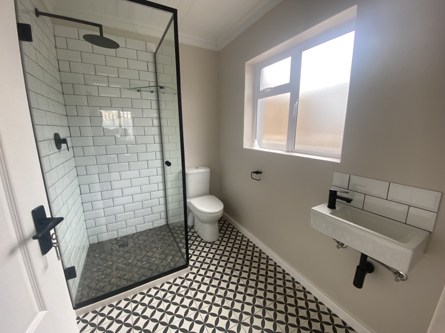 To Let 3 Bedroom Property for Rent in Sunnydale Western Cape